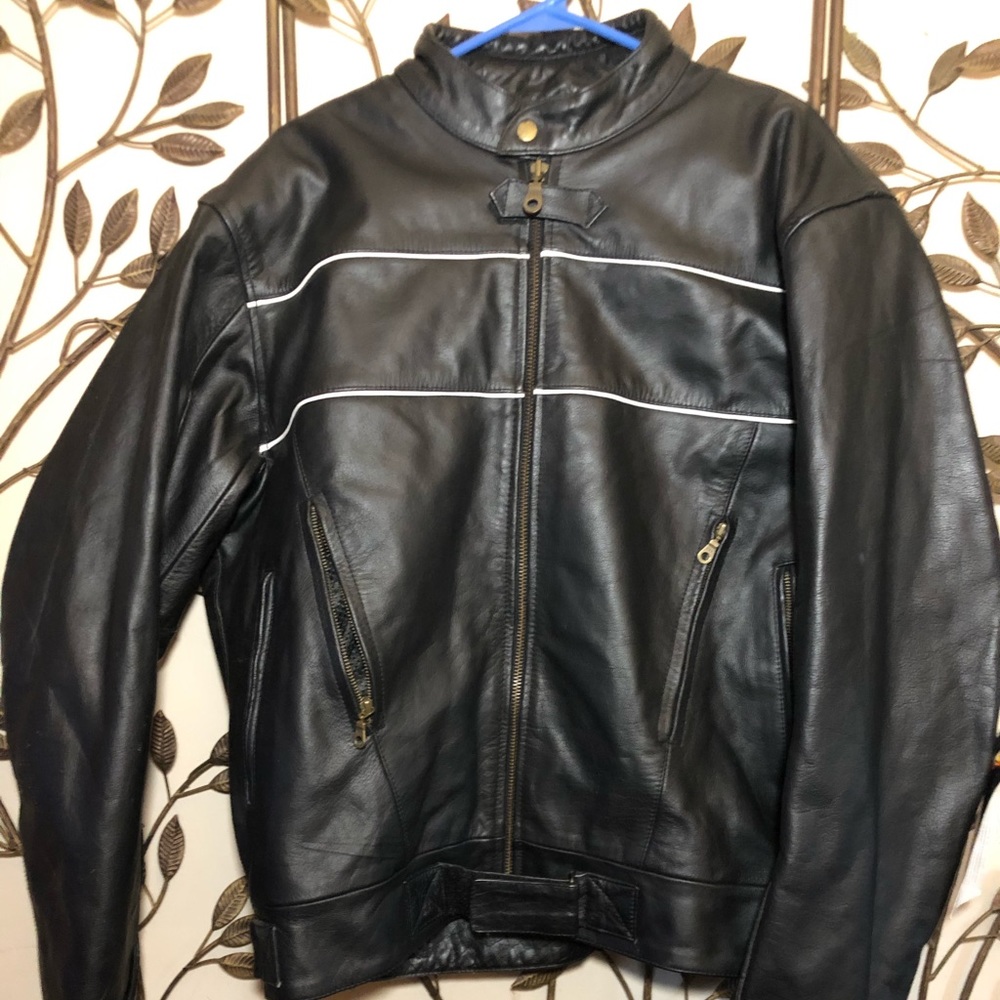 Men’s leather motorcycle jacket! NEVER WORN!